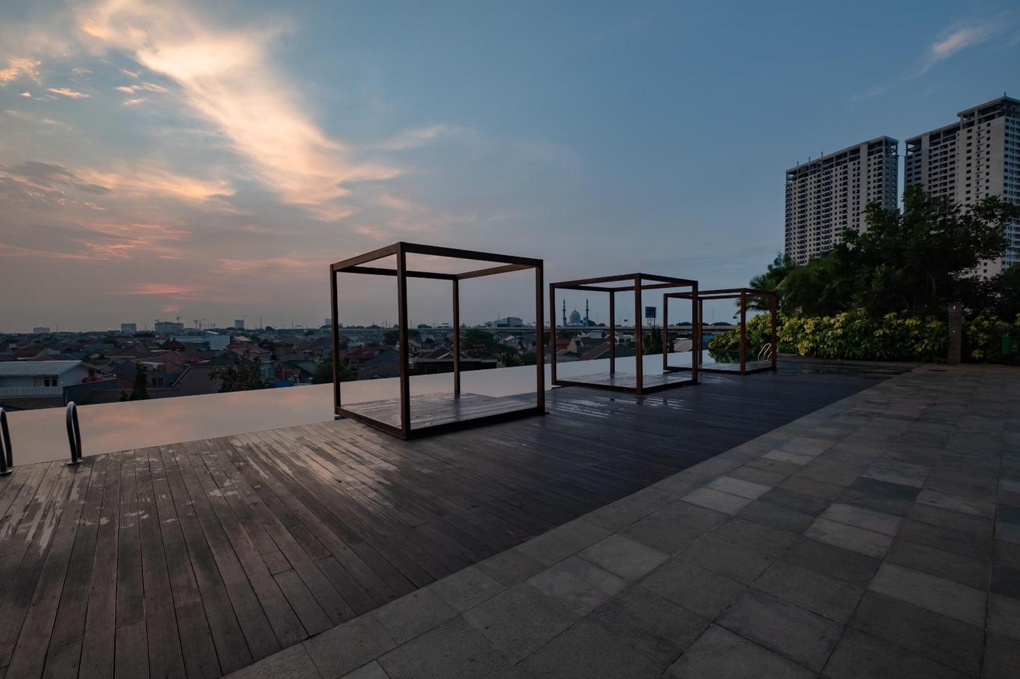 Oyo 2245 Apartment Grand Kamala Lagoon Bekasi Buitenkant foto