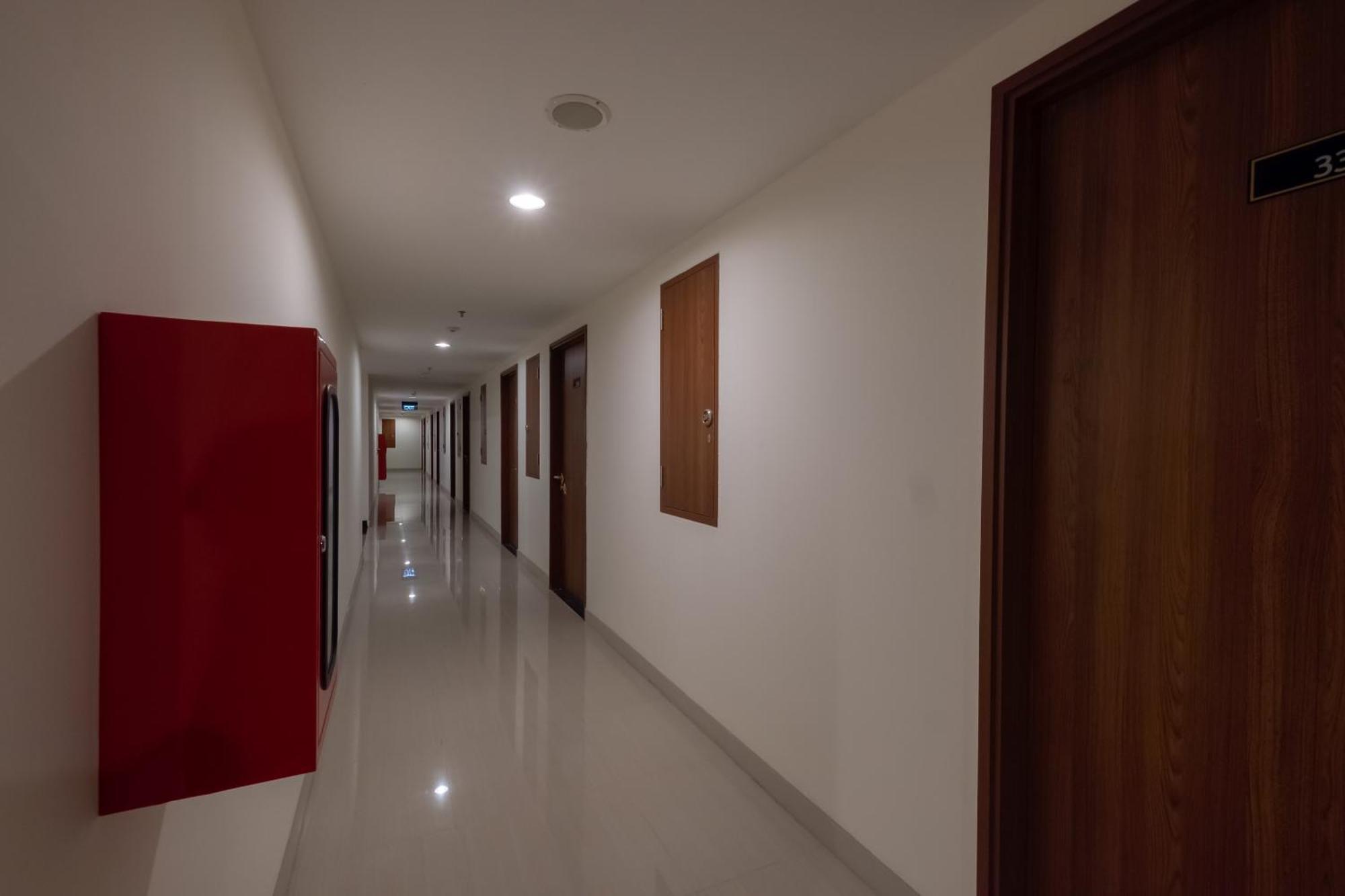 Oyo 2245 Apartment Grand Kamala Lagoon Bekasi Buitenkant foto