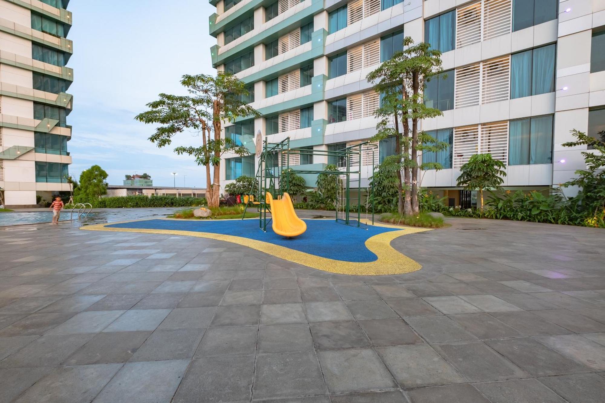 Oyo 2245 Apartment Grand Kamala Lagoon Bekasi Buitenkant foto